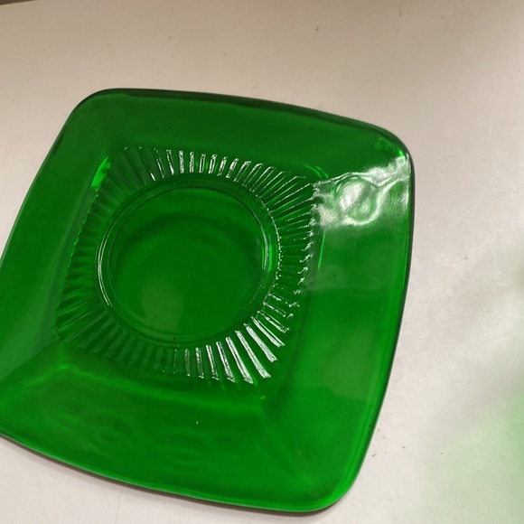 Anchor Hocking Forest Green depression glass cups and saucers (4) - Picture 4 of 7